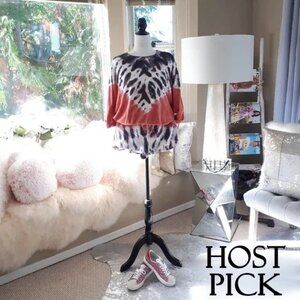 NWT YFB tie dye crew neck sweatshirt and shorts coordinated loungewear set, L